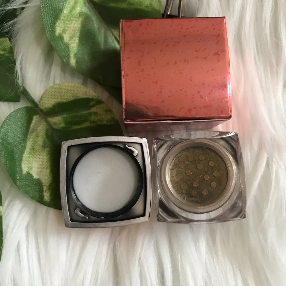 5/$25 Steve Laurant Loose Powder in Antique Olive
